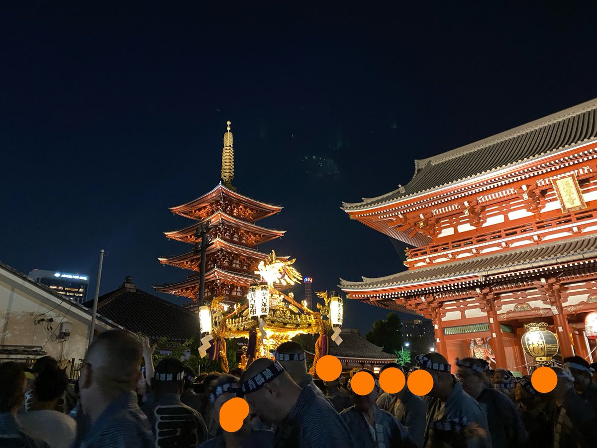 rieu35_fine's tweet photo. しまった！終わりのご挨拶の方が遅くなった！
石フリマ無事終了しました。盛況のうちに終わり大変嬉しく思います。相方と中華を食べて帰ろうとしたらお祭りに遭遇！三社祭だったんですね。楽しい1日だったな〜。
明日はギャラリーに在廊するので個人的な収穫はまた後日に！ https://t.co/73AyFiO1e9
