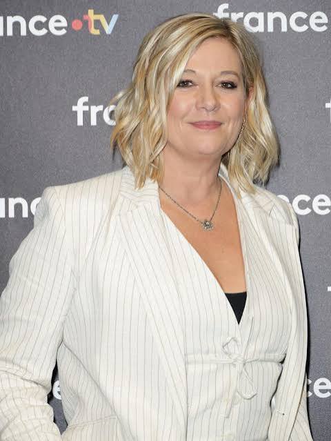 InfosFrancaises's tweet photo. AFFAIRE BRUEL : Elle avait témoigné dans Mediapart sous le pseudonyme "Eva". L'animatrice Flavie Flament sort de l'ombre et annonce déposer plainte pour viol contre le chanteur Patrick Bruel, qui aurait abusé d'elle lorsqu'elle avait 16 ans. https://t.co/tC1eS22N20
