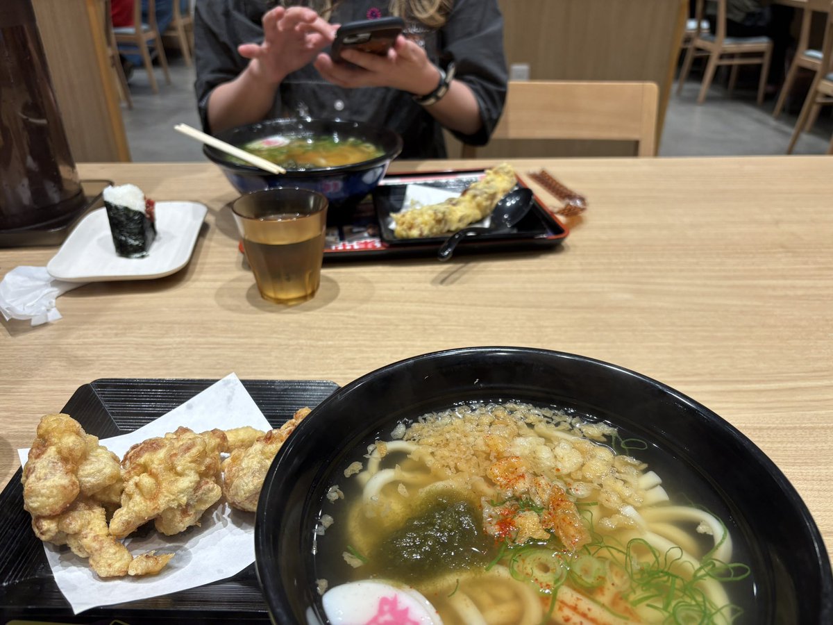 bakoperc's tweet photo. レッスンやら、リハーサルやらが終わって、深夜に炭水化物を食らう。
#鶏天うどん https://t.co/N3hrLo55H6