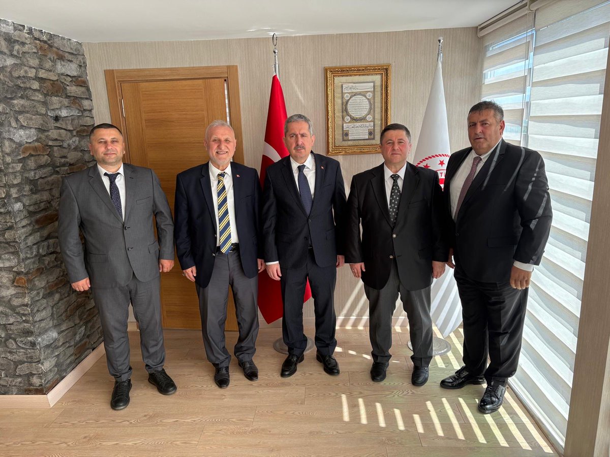 ArnavutDostlari's tweet photo. Dünya Balkan Dernekleri Federasyonu Genel Başkanımız sayın Recep Varol,

Turkiye Cumhuriyeti Ticaret Bakan Yardımcısı sayın Mahmut Gürcan’ı ziyaret etmiştir.

Hayırlı olsun…
@ticaret @mahmutgurcan @recepvarol73 @dunbalfed @btv1986_ https://t.co/8rGx4ZddAO