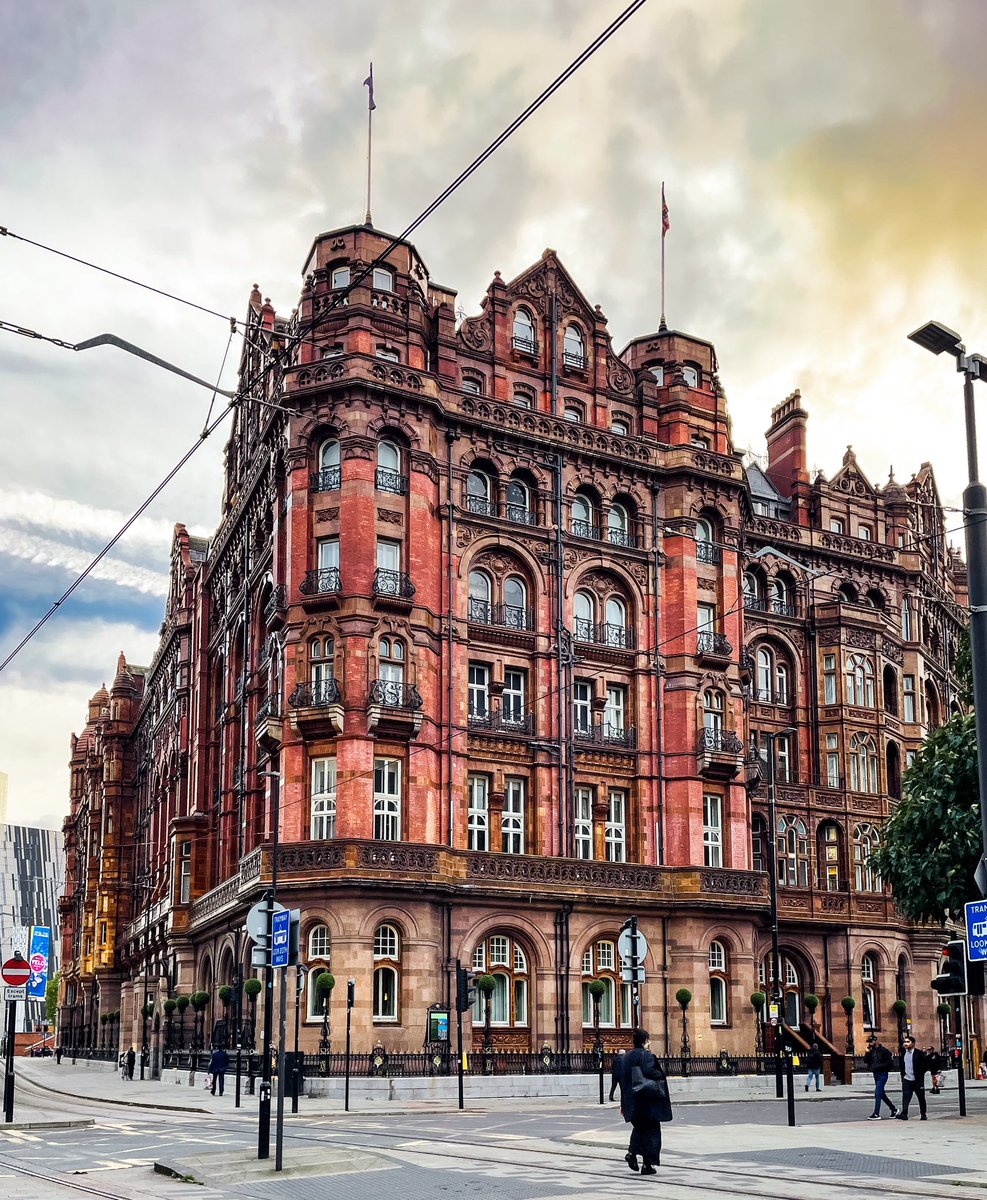 Tmphoto96's tweet photo. Midland Hotel https://t.co/PUyZDaxkWc