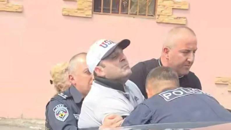 ArmeniensFR's tweet photo. Artak Avetisyan a été placé en détention provisoire pour une durée d'un mois. Avetisyan est accusé d'« incitation à la haine et de diffusion de propos haineux » pour des remarques adressées à Nikol #Pashinyan après avoir crié « Nikol est un traître » à Erevan. https://t.co/PYKdzsXqhw