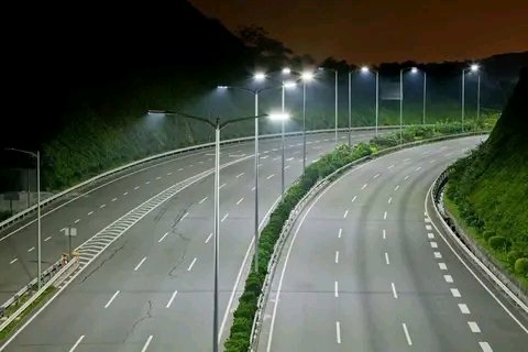 voltEdge__'s tweet photo. Solar street light not working?

Don’t replace it yet ... voltEdge Team can repair it professionally.

We repair: ✅ Battery faults ✅ Charging problems ✅ Water damaged lights ✅ Controller faults ✅ Dim or blinking lights

#SolarInstallation #VoltEdge #abuja #ElectricalWork https://t.co/35THoysH31