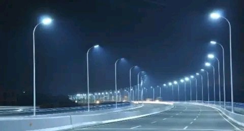 voltEdge__'s tweet photo. Solar street light not working?

Don’t replace it yet ... voltEdge Team can repair it professionally.

We repair: ✅ Battery faults ✅ Charging problems ✅ Water damaged lights ✅ Controller faults ✅ Dim or blinking lights

#SolarInstallation #VoltEdge #abuja #ElectricalWork https://t.co/35THoysH31