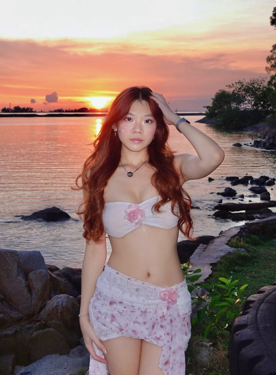 sg midriffs tweet media