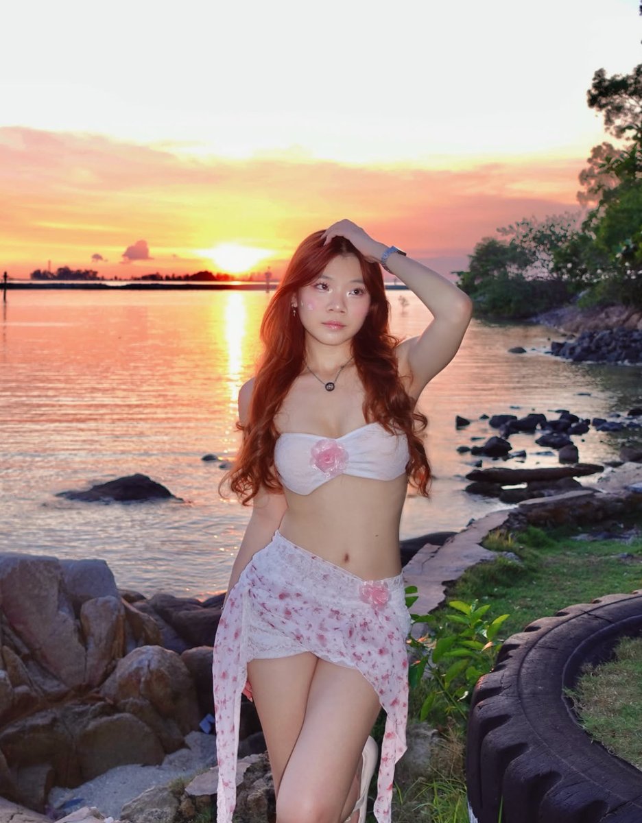 sg midriffs tweet media