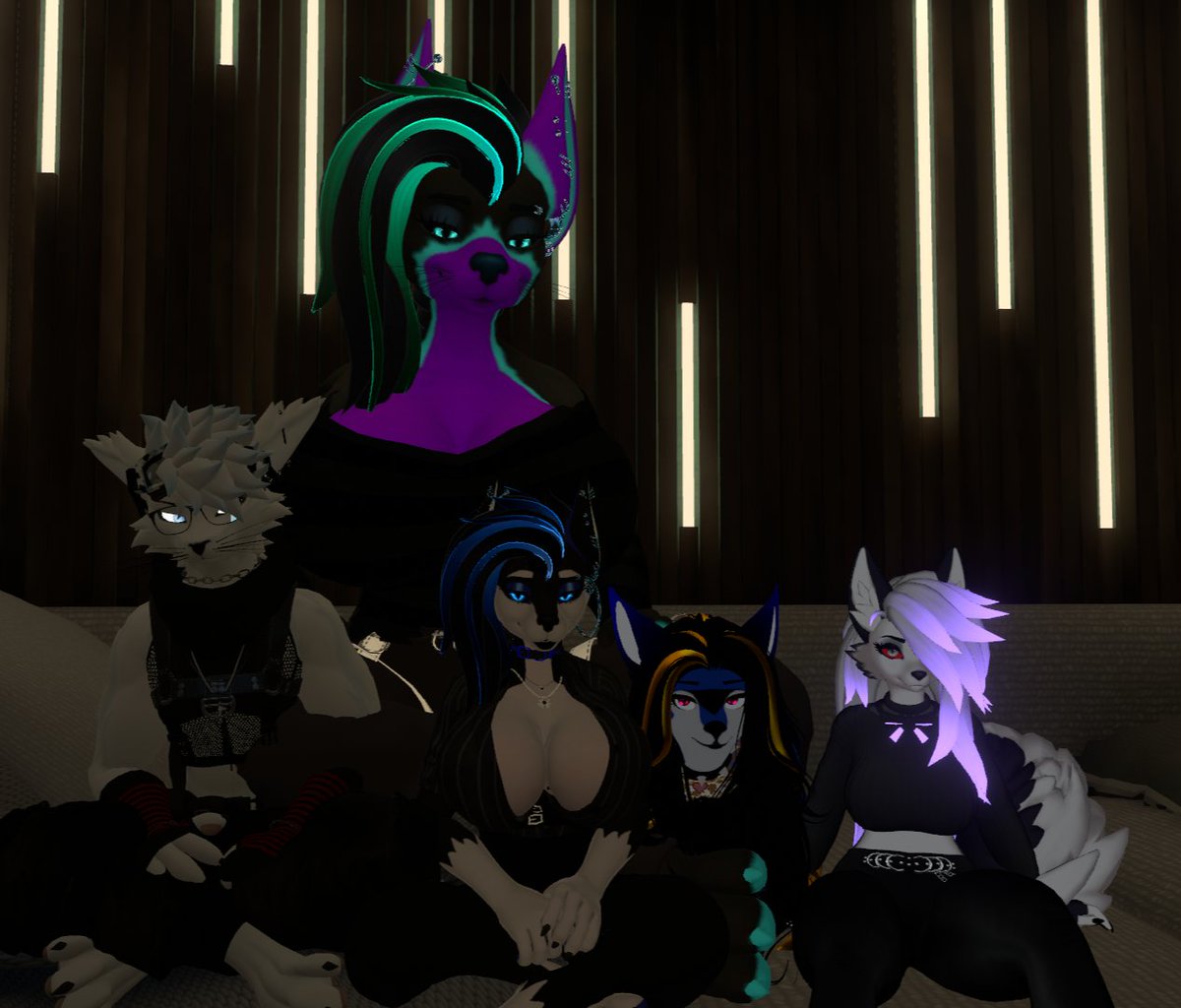 Nina_Wolf38's tweet photo. Thank you for keeping me company #furry https://t.co/opAfbhbUXT