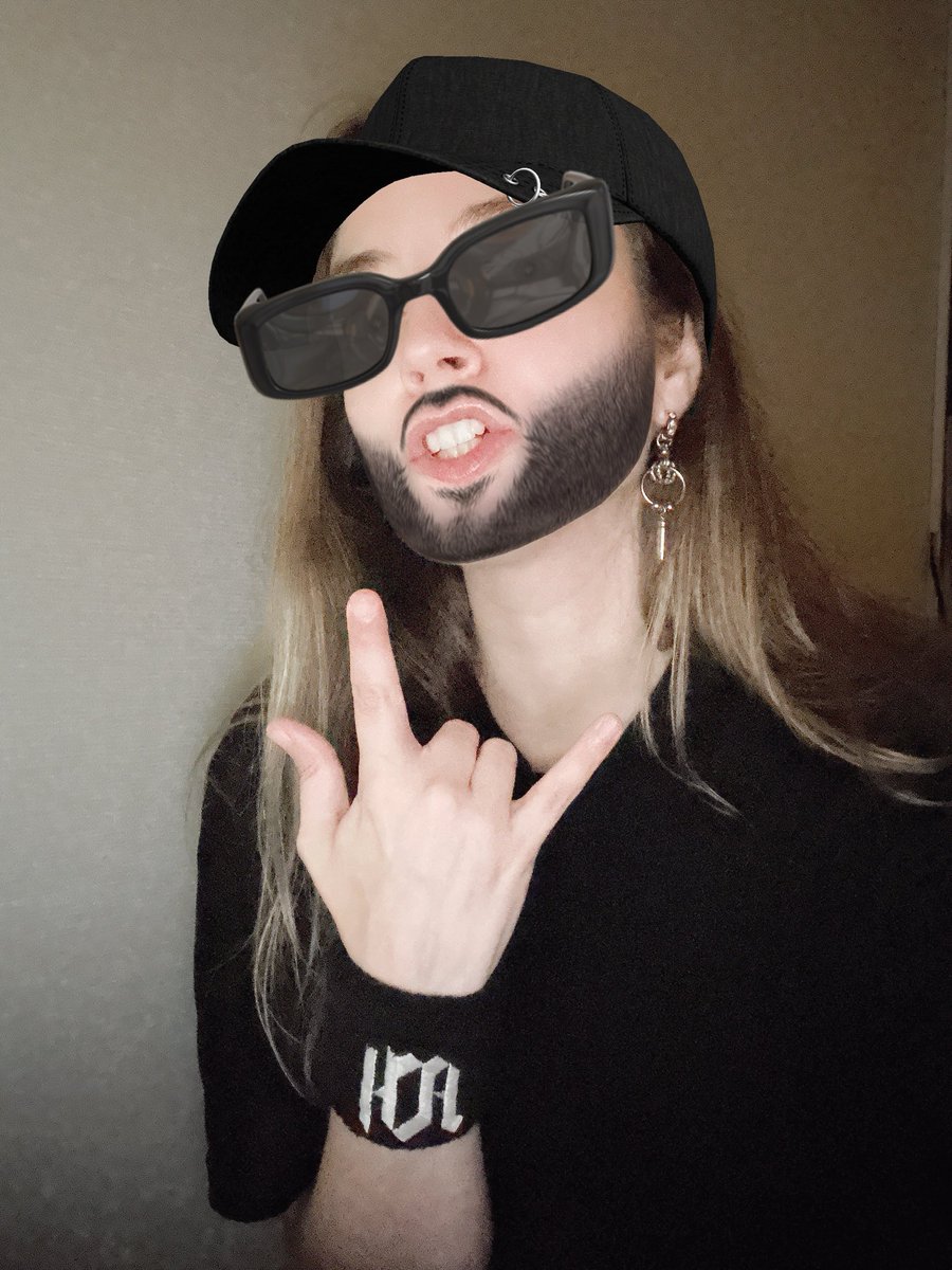 Sundreamsky's tweet photo. さすが、ASH DA HEROのライブだ〜！
今、フェイクヒゲを付けたら男祭りライブに行っても誰にもバレなさそうな声が出てます🤣🔥👍
(もちろん、そんなことはしないけど🥰)

#ASHDAHERO 
#ＡＤＨ女祭り
#解放区 https://t.co/L1SZlNOh4N