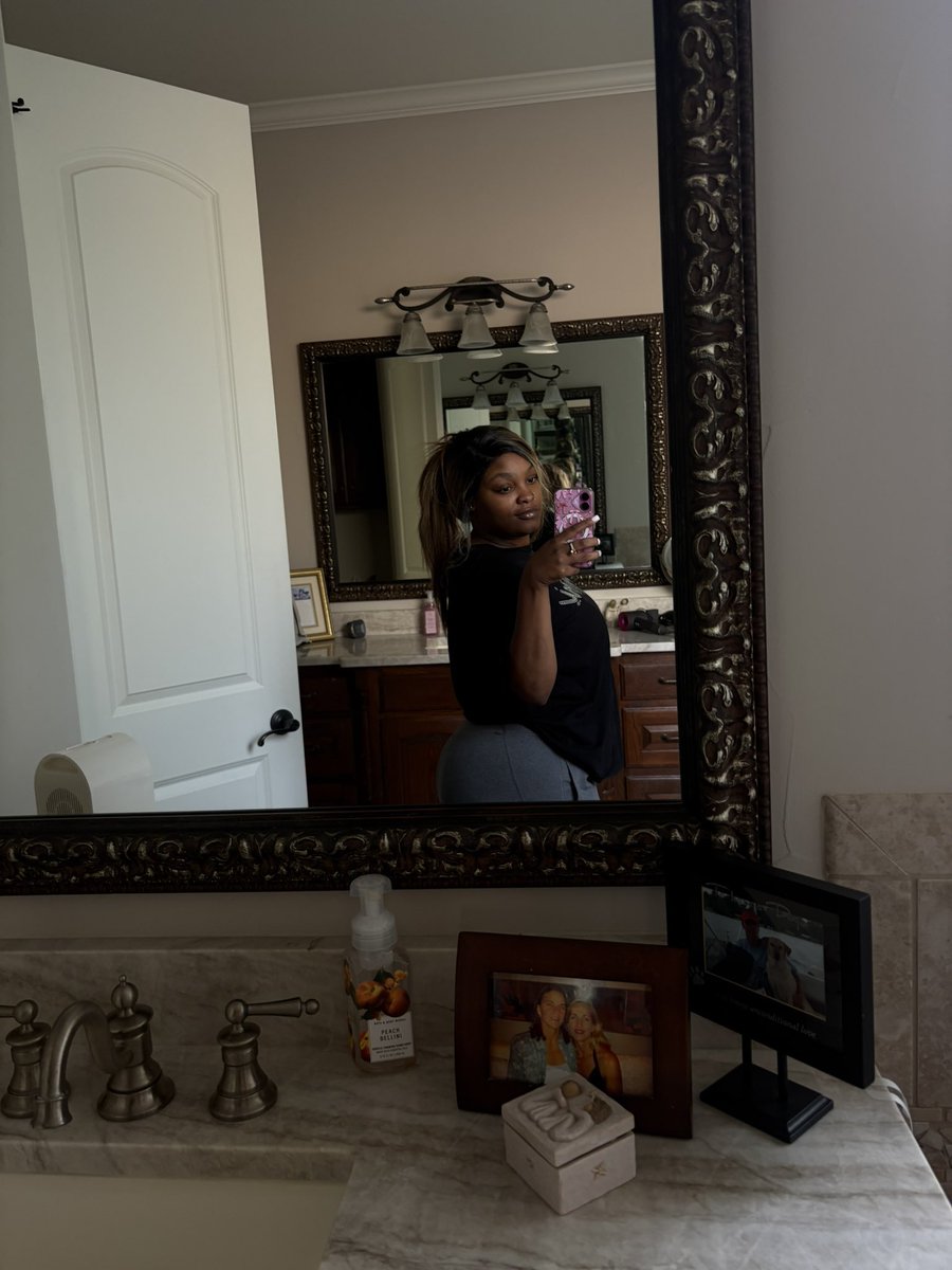 sexxybee11's tweet photo. available for meets in milwaukeeโค๏ธ๐งโโ๏ธ#414link #414meets #414plug https://t.co/DOELMahoK1