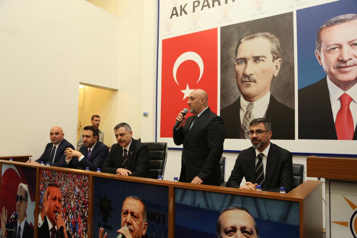 EnginGunceoglu's tweet photo. İçişleri Bakanımız Sayın @mustafaciftcitr’yi İl Başkanlığımızda ağırlamanın onurunu yaşadık.

Sayın Bakanımızla şehrimizdeki kamu yatırımları, güvenlik projeleri ve teşkilat çalışmalarımız üzerine verimli bir istişare toplantısı gerçekleştirdik. 

Nazik ziyaretleri ve destekleri için kendilerine şahsım ve teşkilatım adına şükranlarımı sunuyorum.

Türkiye Yüzyılı hedeflerimize emin adımlarla, birlik ve beraberlik içinde yürümeye devam ediyoruz.