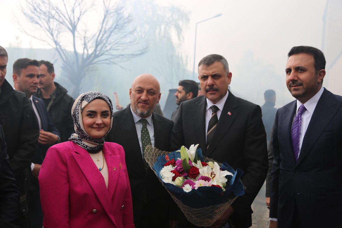 EnginGunceoglu's tweet photo. İçişleri Bakanımız Sayın @mustafaciftcitr’yi İl Başkanlığımızda ağırlamanın onurunu yaşadık.

Sayın Bakanımızla şehrimizdeki kamu yatırımları, güvenlik projeleri ve teşkilat çalışmalarımız üzerine verimli bir istişare toplantısı gerçekleştirdik. 

Nazik ziyaretleri ve destekleri için kendilerine şahsım ve teşkilatım adına şükranlarımı sunuyorum.

Türkiye Yüzyılı hedeflerimize emin adımlarla, birlik ve beraberlik içinde yürümeye devam ediyoruz.