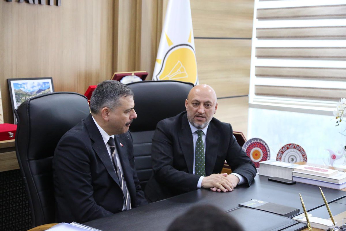 EnginGunceoglu's tweet photo. İçişleri Bakanımız Sayın @mustafaciftcitr’yi İl Başkanlığımızda ağırlamanın onurunu yaşadık.

Sayın Bakanımızla şehrimizdeki kamu yatırımları, güvenlik projeleri ve teşkilat çalışmalarımız üzerine verimli bir istişare toplantısı gerçekleştirdik. 

Nazik ziyaretleri ve destekleri için kendilerine şahsım ve teşkilatım adına şükranlarımı sunuyorum.

Türkiye Yüzyılı hedeflerimize emin adımlarla, birlik ve beraberlik içinde yürümeye devam ediyoruz.