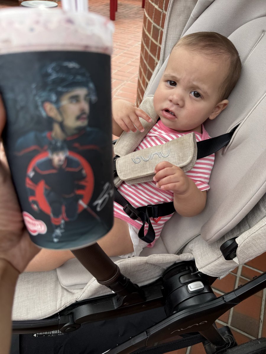 jonjonchitla's tweet photo. #CellyWithTheCup @Goodberrys https://t.co/xjX5H4JrtR