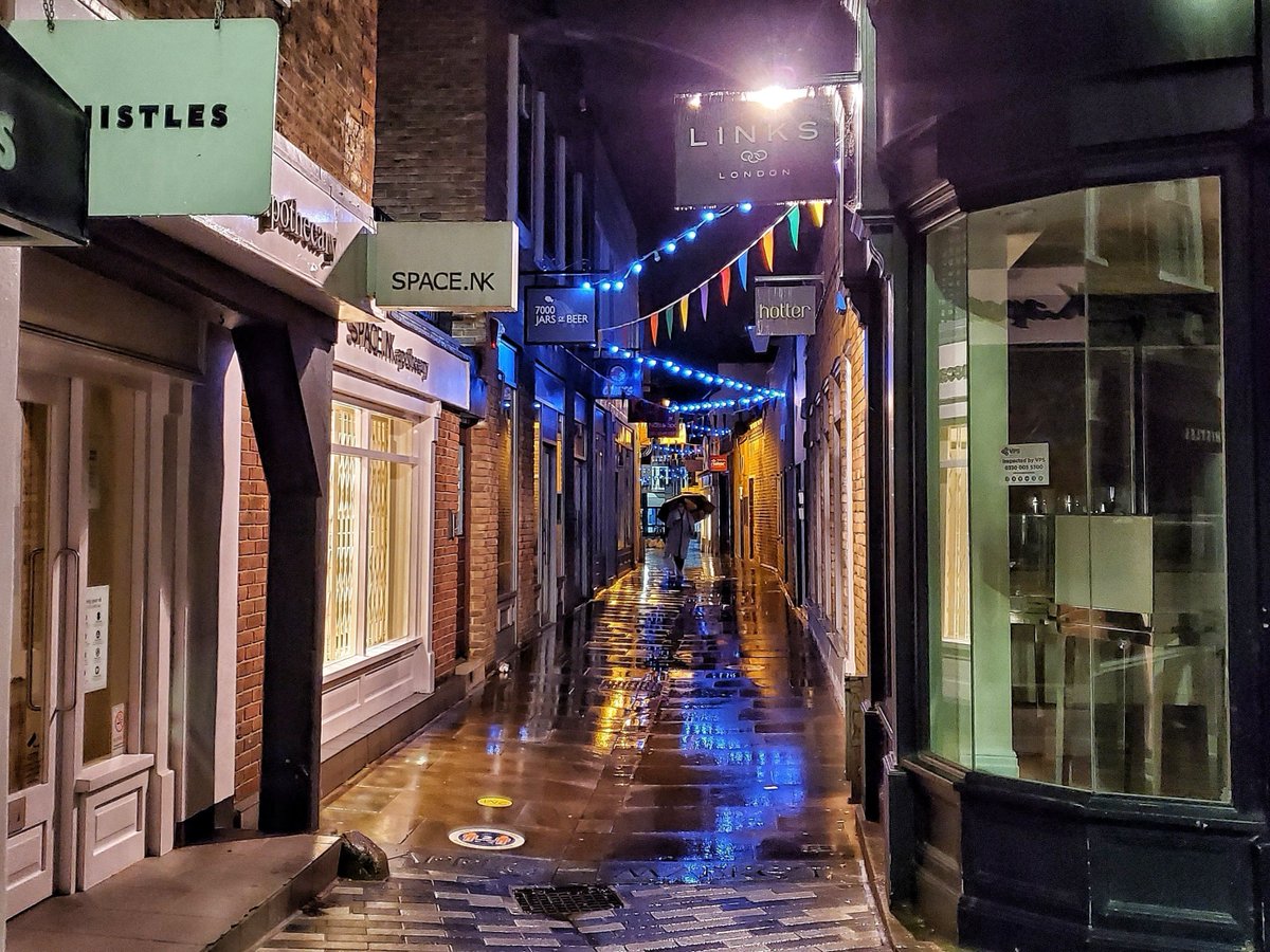 RBKheritage's tweet photo. The new Capture Kingston photography competition has launched! This year the theme is 'Kingston By Night' 🌜️ Enter your photos to contribute to the historic collection and you could also win a prize! More info here: https://t.co/K6QkkfXAwz (photo below by N Vasin, Capture Kingston 2020)