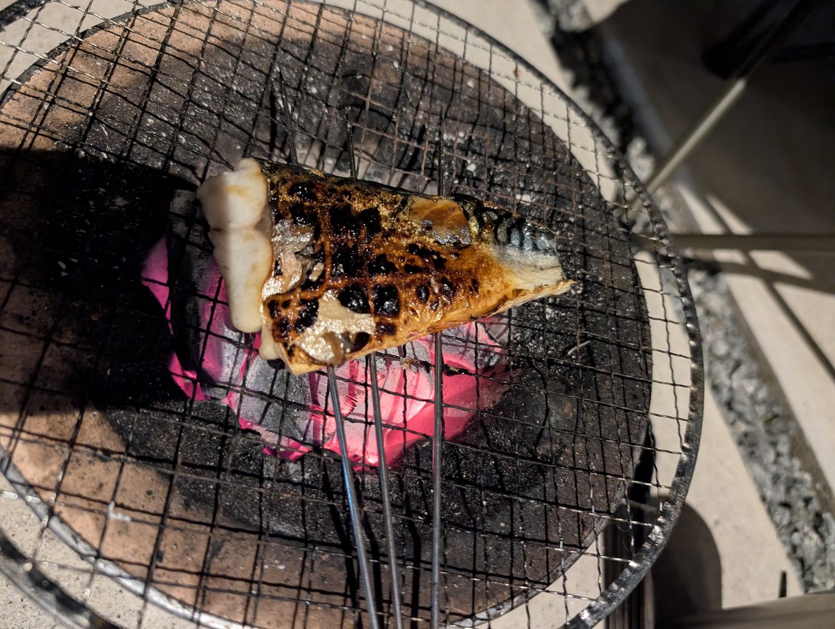CHAKRAMMK's tweet photo. 焼き鯖と、ちょっとええ肉を焼き https://t.co/9bliQTeUXS