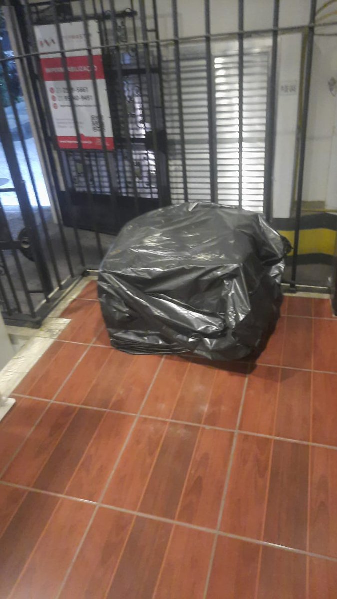 pstortini's tweet photo. Inaceitável!!! Ar condicionado aguardando a troca, desde 6/5,na portaria, até hoje, 15/5,nada, uma desculpa atrás da outra, total descaso, só falsas promessas! 
JAMAIS, EM TEMPO ALGUM, COMPREM NA @magalu!
Se o produto vier DANIFICADO, é esse PESADELO! https://t.co/CmMpNjNaut