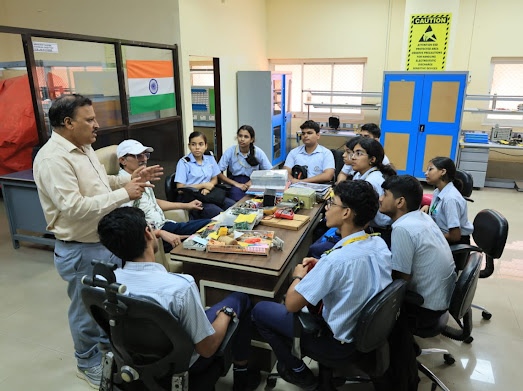 IN_NCSMumbai's tweet photo. ⚓🇮🇳 Where future meets fleet. NCS Mumbai students wrapped up a 5-Day Naval Dockyard internship with BRAHMOS sims, RADAR, SONAR &amp; ship systems. A real lesson in innovation, discipline &amp; maritime pride. #NCSMumbai #IndianNavy #STEM #JaiHind https://t.co/qsr5r4tzKy