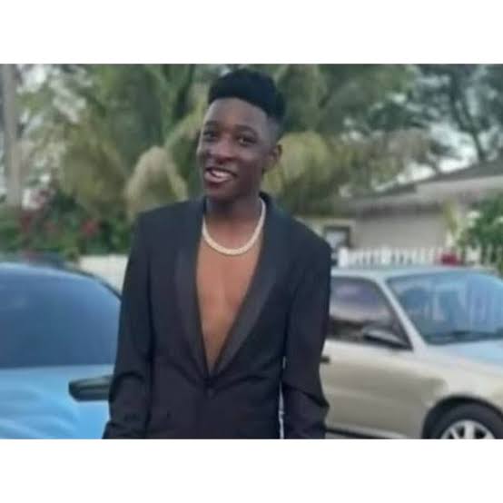 einalhayaaa's tweet photo. 17-year-old Yakheim “Keimo” Lollar was singing with his family four days before Christmas.

Hours later, he was stabbed to death by his girlfriend in a Miami parking garage.

She told police: “It was an accident.”

#TrueCrime #CrimeTwitter https://t.co/1f2RDNlgZ3