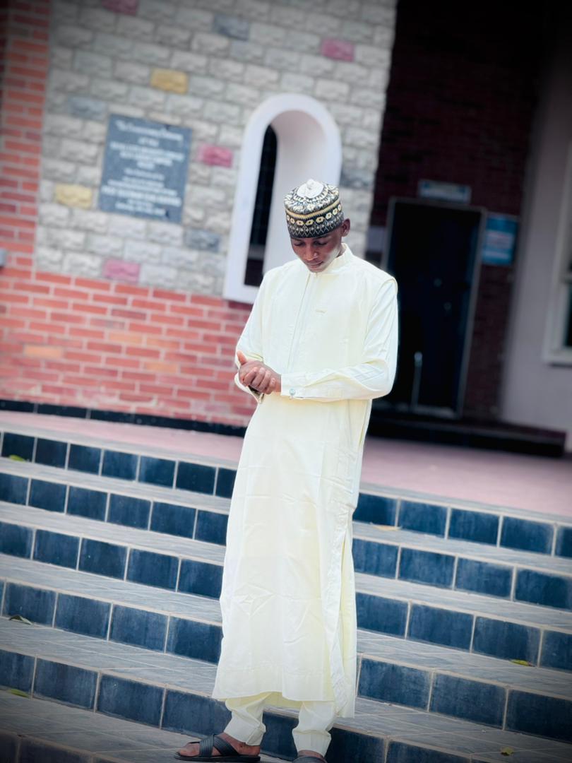 AliAwodi's tweet photo. Another Friday to look rich in native with zero balance 😔 https://t.co/tK9QsO9baP
