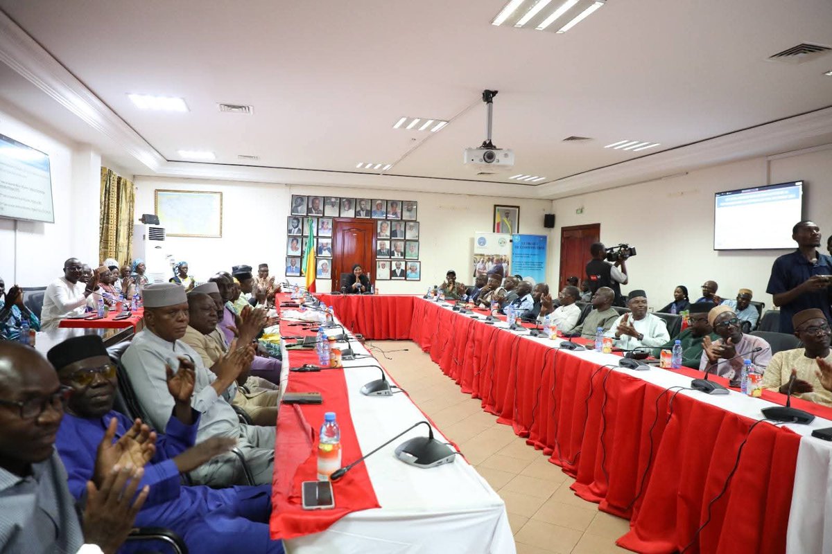 MSDS_Mali's tweet photo. La 11e édition des lauréats hospitaliers a récompensé les meilleurs établissements de santé du Mali au titre de 2024.
L’Institut d’Ophtalmologie Tropicale d’Afrique arrive en tête, suivi de l’Hôpital du Mali et de l’Hôpital Pr Bocar Sidy Sall de Kati.
#MSDS https://t.co/iQ7RG7MWTl