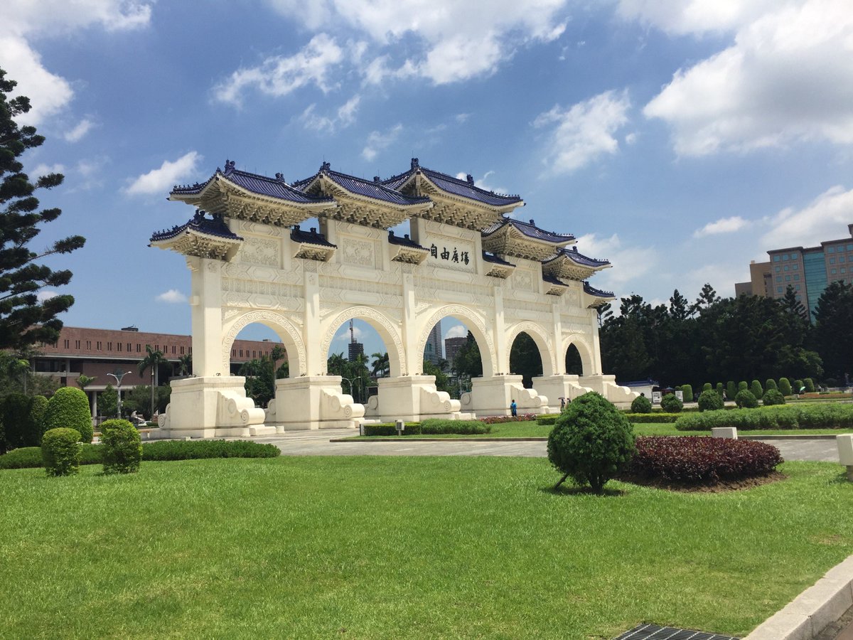 cresson_mdms's tweet photo. #私の未知旅 
「碧色台湾珍道中」は、私の台湾旅行経験を元に執筆したシナリオです
 蒸し暑い空気、極彩色の寺院や名所の数々…そして美味しいご飯。沢山の「未知」に出会いました
多くの探索者にも、台湾の楽しさを味わって頂けましたら幸いです💙

↓碧色台湾珍道中↓
https://t.co/isx2INXxUw https://t.co/YIzZJaImW5