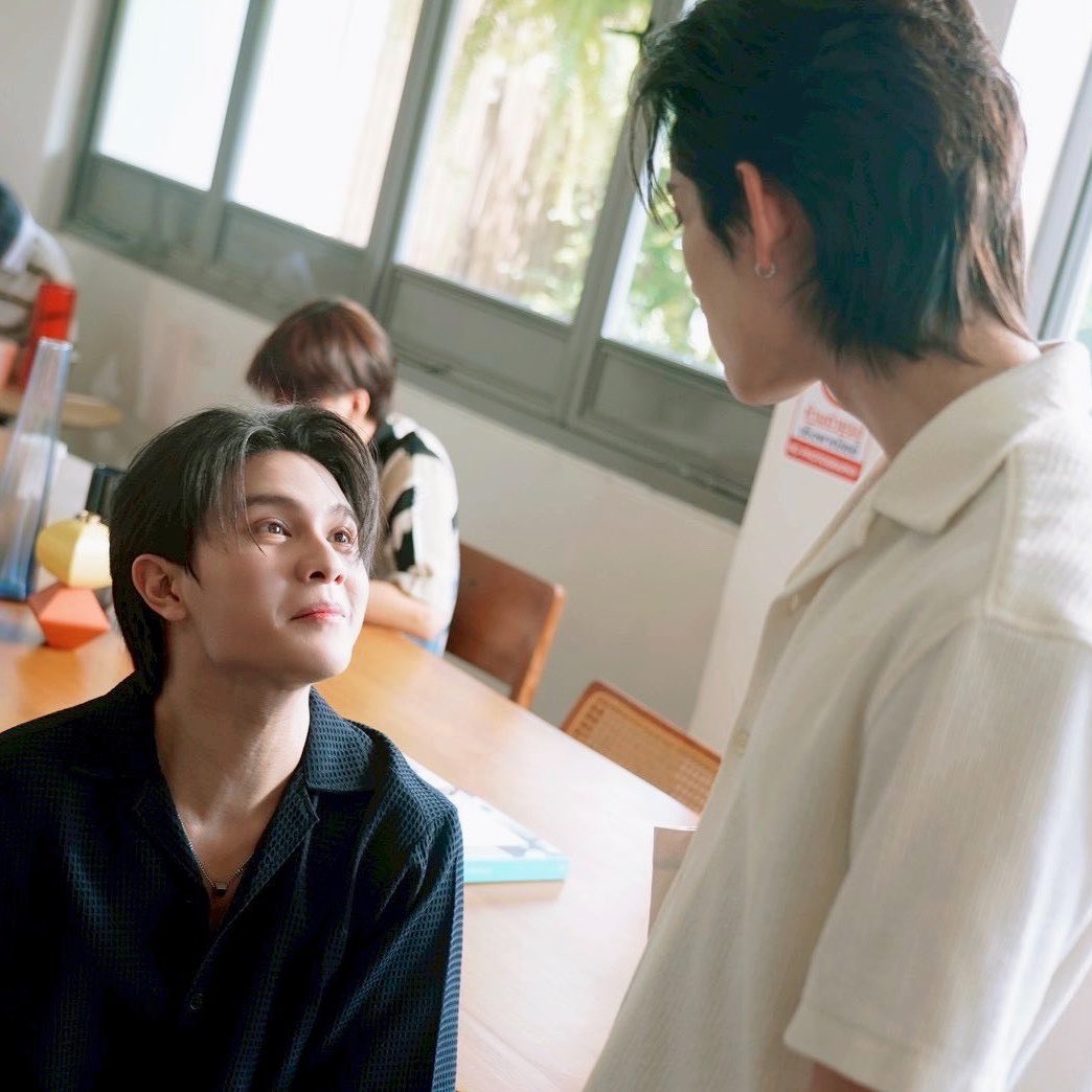 devastating how their eyes are always fixated on each other