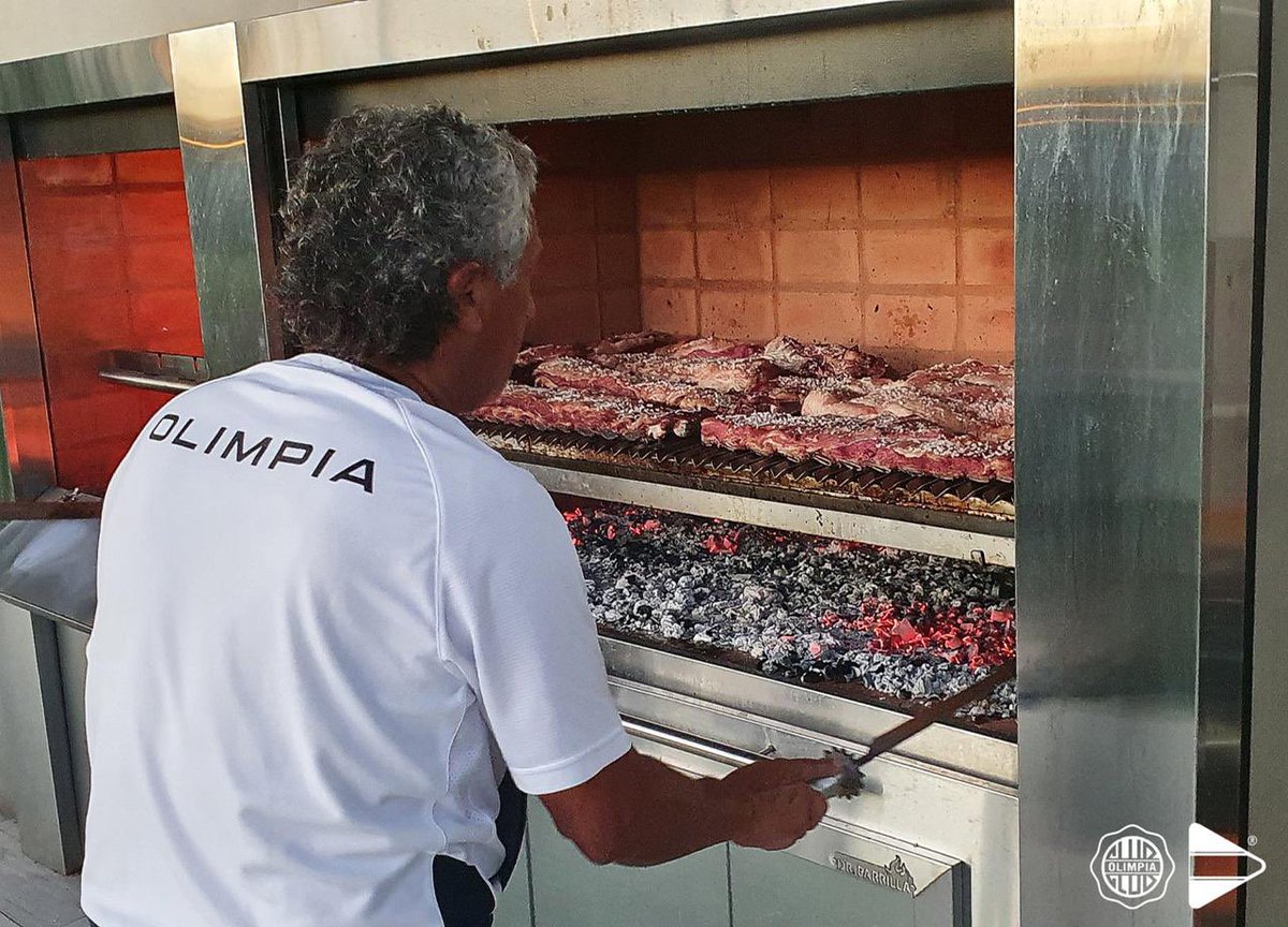 PollismoPostin's tweet photo. Caballero y la muchachada el 15 después de la independencia usando el carbón que no usaron para los cañones https://t.co/IjzDVUXpQy