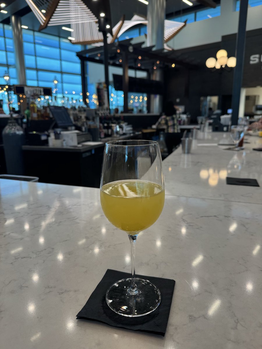unclehank69's tweet photo. Airport drinking😤 see you soon Vegas
@alwaezgoon https://t.co/Q97YYtYnhl