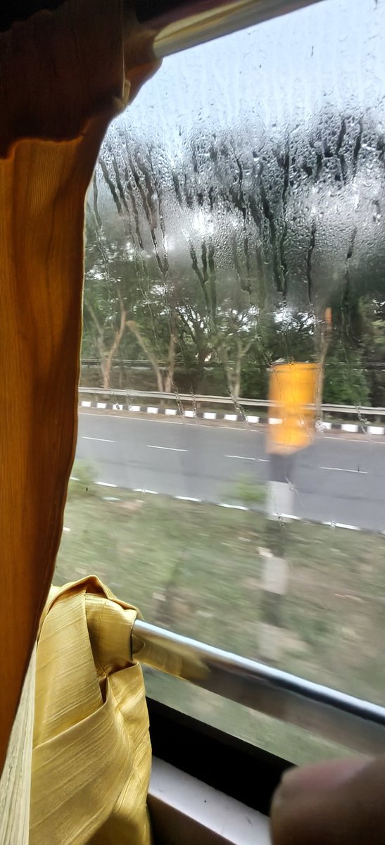 This_mcis_otaku's tweet photo. #380M where all the time goes ? BTech journey felt so different. Watching everyone leave brings on a mix of overwhelmed feelings. This phase will be cherished forever. I'll miss the people, the place, the moments everything ❤️ https://t.co/ed5Klmu1gm