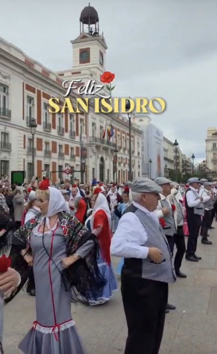 psanchezdelcast's tweet photo. Mi primer San Isidro en Madrid, día de Madrid, donde los Chotis,Claveles y el Agua del Santo de la Ermita es una tradición que se mantiene!!Gracias a Madrid por recibir con los brazos abiertos a quienes llegamos a esta hermosa ciudad🙏🏻🇪🇸 #NuevaMadrileña #DiaDeMadrid #Descendencia https://t.co/3780KrkXRY