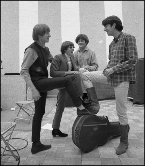 monkeesupdates's tweet photo. monkees fact: the monkees originally didn't intend to be a band, but one day they all found various instruments being thrown out and decided to take them home. much like everything else they own, their musical career is thanks to someone else's trash they took in. https://t.co/Oh4H0ZNOJh