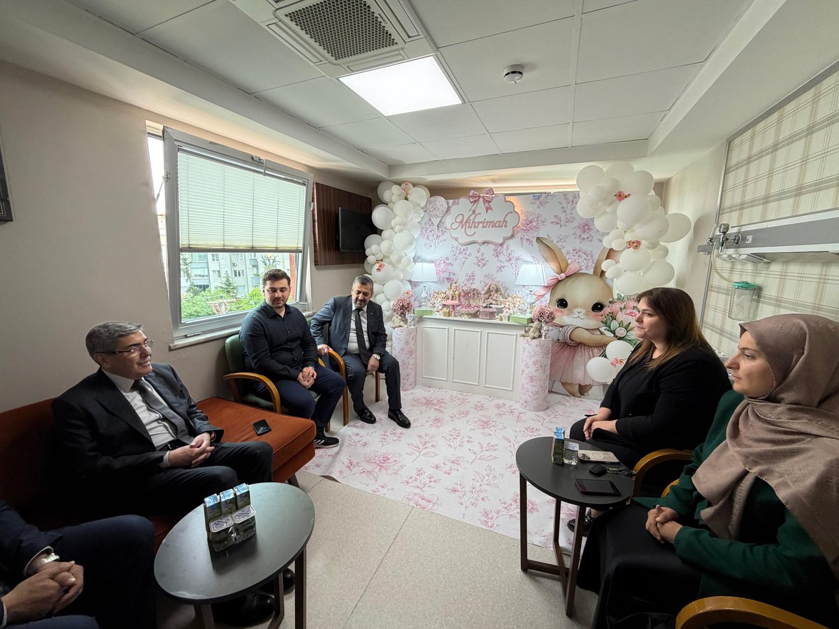 EyupOzkececi's tweet photo. AK Parti Şahinbey İlçe Başkanımız Sayın Mehmet Tiryaki, AK Parti Şehitkamil İlçe Başkanımız Sayın İsmail Güler ve ilçe yönetim kurulu üyelerimizle birlikte AK Parti Gaziantep Milletvekilimiz Sayın Mesut Bozatlı ve kıymetli eşine dünyaya gelen kız evlatları Mihrimah için hayırlı olsun ziyaretinde bulunduk. 

Kıymetli Vekilimizi ve ailesini tebrik ediyor, Mihrimah evladımıza sağlıklı ömürler diliyorum.

@mesutbozatli 
@avmehmettiryaki 
@ismailguler027 
@avyaseminkaraca 
@AKSahinbey27 
@AKsehitkamil027