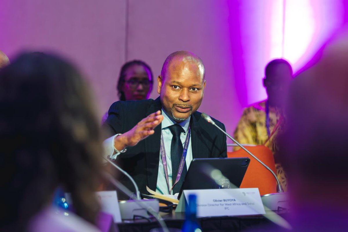 IFC_fr's tweet photo. Le défi alimentaire de l’Afrique est aussi de connecter les producteurs locaux aux marchés formels. 

@buyoya_olivier échange sur les leviers pour accompagner les champions africains de l’agroalimentaire. #ACF2026 #Agriconnect https://t.co/3idYDEESWN