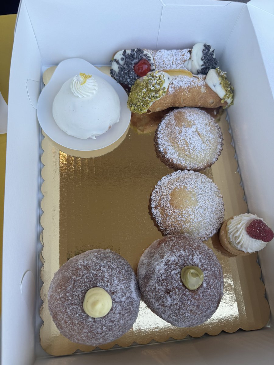 BenimaruTaicho's tweet photo. Took my boy to the pasticceria https://t.co/gHKv8mQ8eo