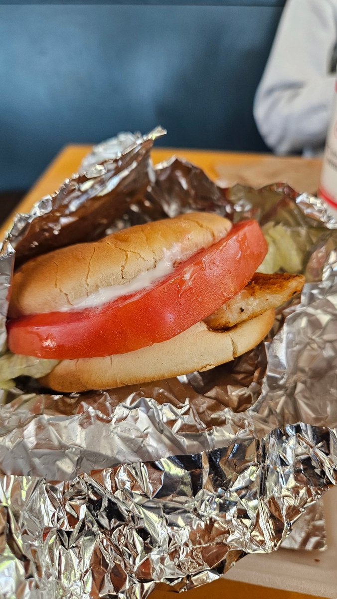roxaxl's tweet photo. I asked for a Cajun Chicken sandwich, they gave me the Tomatonator 😭

Thanks Cook Out https://t.co/nFXpM7fSFN