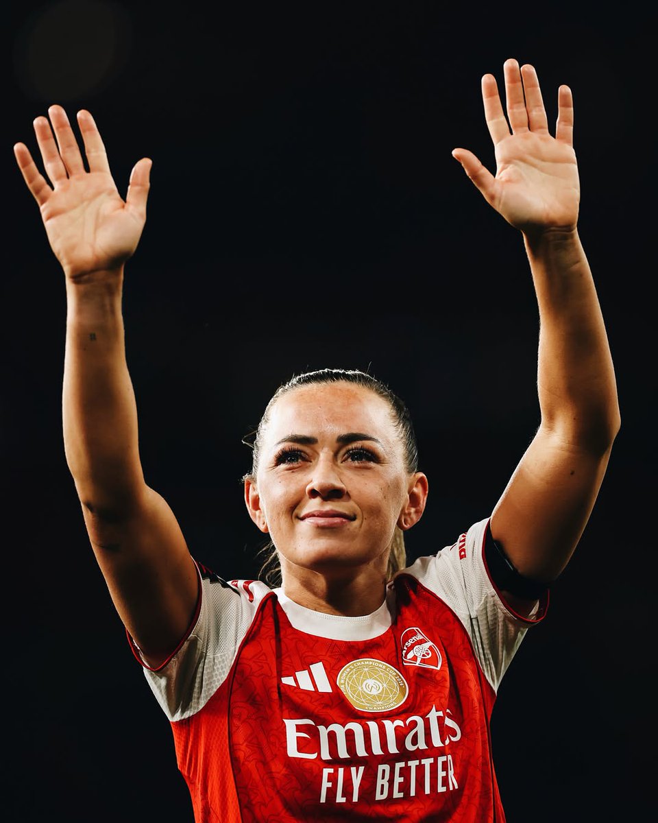 vsrsus's tweet photo. Katie McCabe, take a bow. After a decade, Kilnamanagh’s finest is leaving Arsenal. Touched down in N5 in 2015 and won all there is to win: an FA Cup, a WSL title, three League Cups, a Champions League. 305 appearances. 37 goals, and you already know they’re all screamers. https://t.co/Lg0cfF5bZz