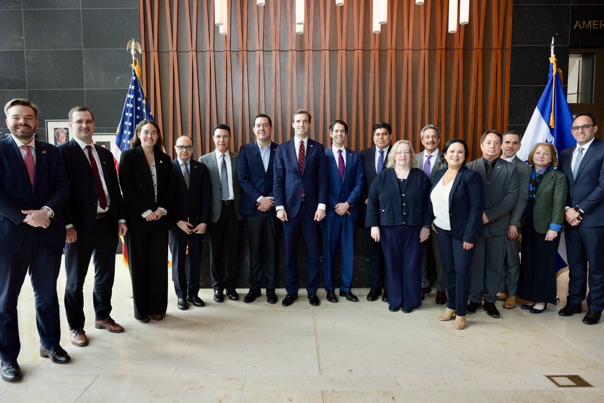 EconAtState's tweet photo. Under @POTUS’s leadership, the United States is committed to working with our international partners to create investment opportunities for U.S. companies. 

Assistant Secretary Orr led an interagency delegation to meet with members of the Honduran Cabinet and discussed opportunities to improve Honduras’ investment climate, reduce investment barriers for U.S. companies, and deepen the bilateral trade relationship.

Through renewed partnerships and a focus on economic growth, the United States is advancing the security and prosperity of our hemisphere while creating American jobs and investment opportunities.
