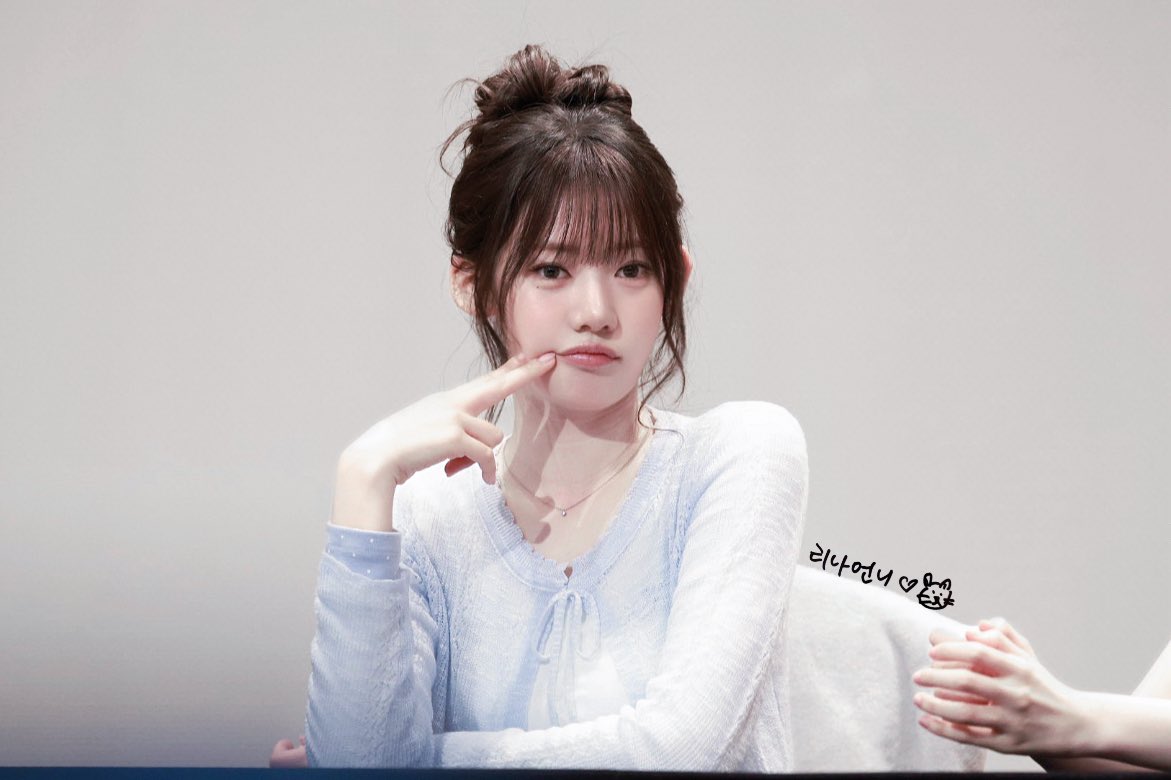 cutepinky0106's tweet photo. 260515 MP 팬싸인회
🩵🤍🐰

#BABYMONSTER #로라 #RORA #베이비몬스터 #이다인 https://t.co/uASOaGkrtG