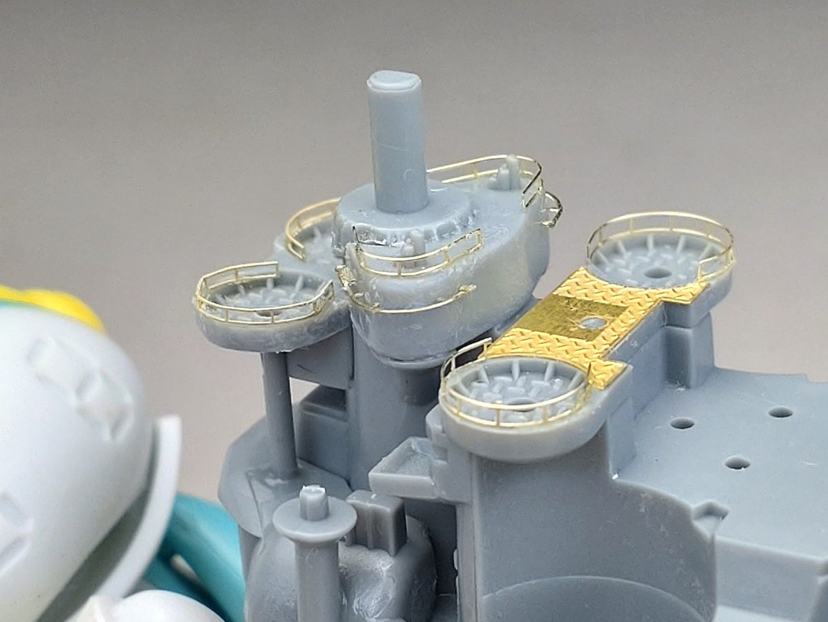 fuusanhobby's tweet photo. 内火艇出し入れする所と、煙突後方エッチング付け。少し進みました  (o^^o)
#ピットロード #pitroad #日本海軍 #IJN #大和 #YAMATO #scalemodel #plasticmodel https://t.co/FCNbvMQOv1