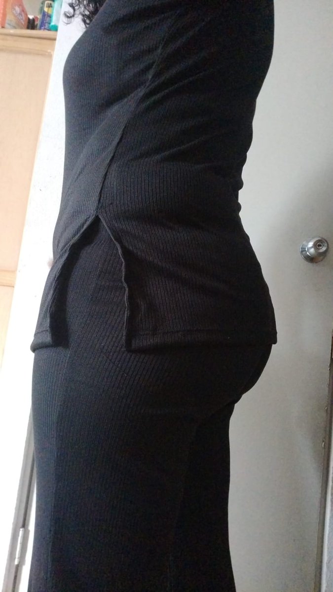 jp209831's tweet photo. Outfit para hoy y lo que lleva abajo riquísimo,  saludos bonito fin. https://t.co/2hp6vidEea