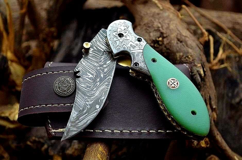 knivesmaker786's tweet photo. Compact folding pocket knife with sharp Damascus steel blade and smooth lock mechanism for safe EDC use. Ergonomic handle with pocket clip for easy carry and quick access. Perfect for everyday tasks, camping, and collection.  DM for order 
#EDCgear  #USAseller #KnifeLife https://t.co/sqK2zk2VCI