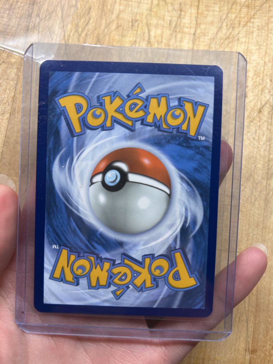 NoireIvy's tweet photo. Selling my prismatic Umbreon https://t.co/0cw9M0faqM
