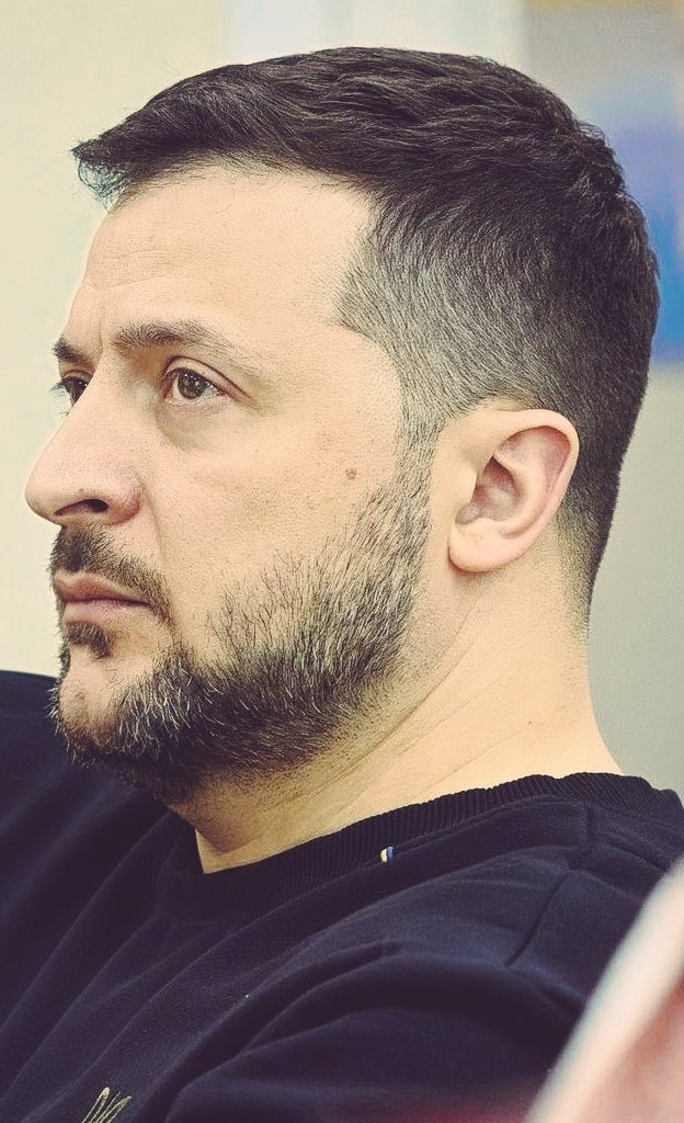 JCahayaZWH's tweet photo. ❤️

#ZelenskyyWarHero 4 years unbroken &amp; undefeated ❤️‍🔥 https://t.co/nFyT5xeRxq