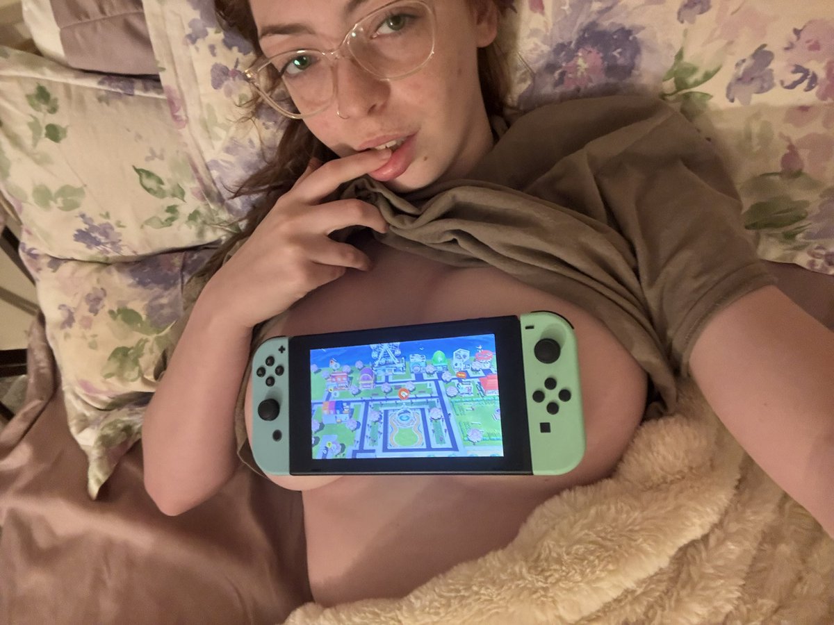 jeckatyperry's tweet photo. gamer girl? just posted the rest in my link :) https://t.co/Hmxt9HVCqu