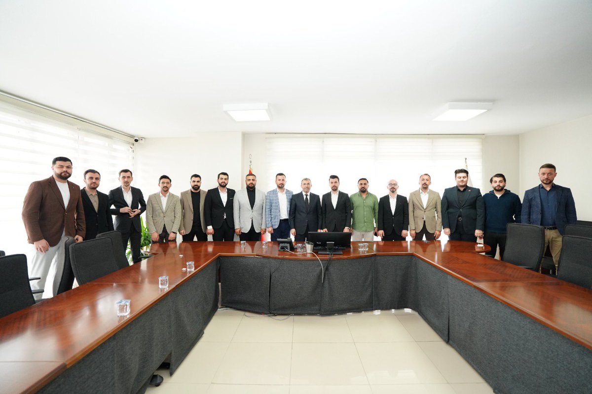 SameTOvuC's tweet photo. Pendik Belediye Başkanımız Sn. Ahmet Cin’i ziyaret ettik.

Genç PESİAD Yönetim Kurulu olarak, ilçemizin gelişimi için büyük hizmetler üreten Pendik Belediye Başkanımız Sayın Ahmet Cin'i makamında ziyaret ettik.
+ https://t.co/4BhN5gq0SB