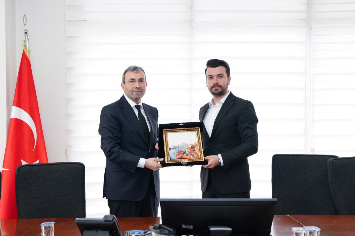 SameTOvuC's tweet photo. Pendik Belediye Başkanımız Sn. Ahmet Cin’i ziyaret ettik.

Genç PESİAD Yönetim Kurulu olarak, ilçemizin gelişimi için büyük hizmetler üreten Pendik Belediye Başkanımız Sayın Ahmet Cin'i makamında ziyaret ettik.
+ https://t.co/4BhN5gq0SB