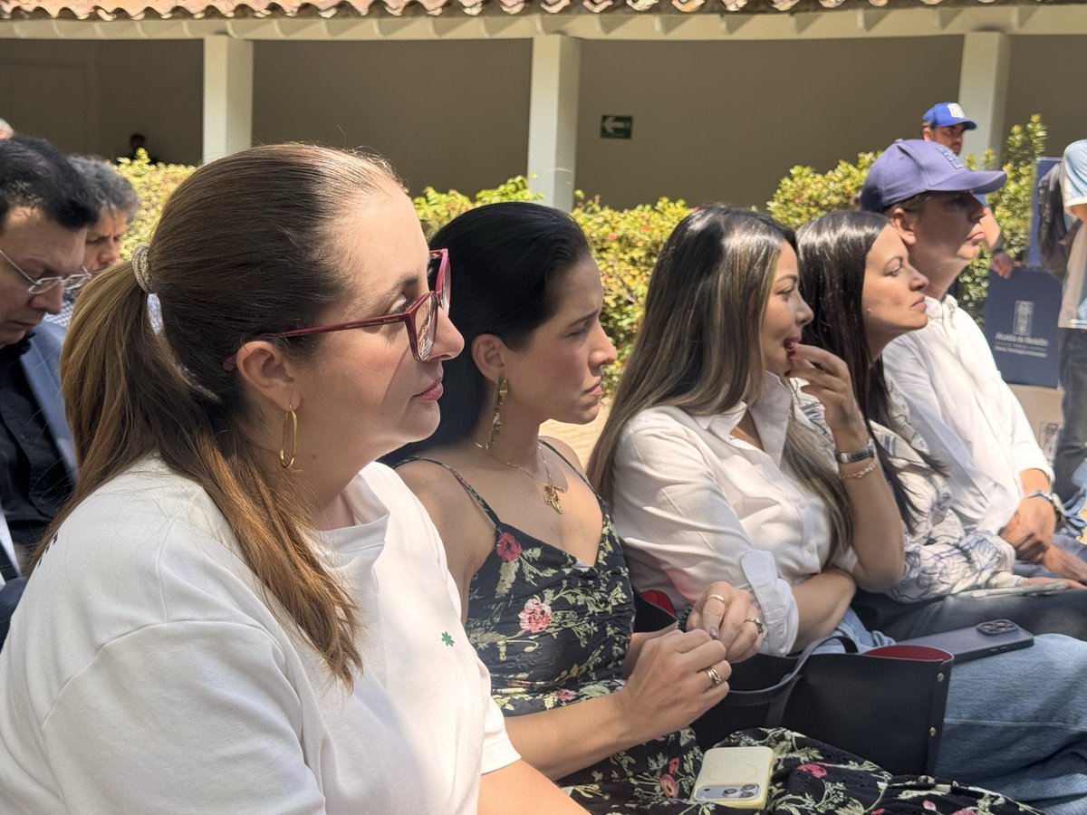 AnaMariaLpezA's tweet photo. Medellín será sede de #ClimateWeekMedellín2026, un hito que redefine el turismo del futuro.
La ciudad se proyecta como destino de innovación, sostenibilidad y grandes encuentros internacionales, impulsando empleo, inversión y una nueva forma de viajar más consciente y responsable https://t.co/1pfzGNPnvi