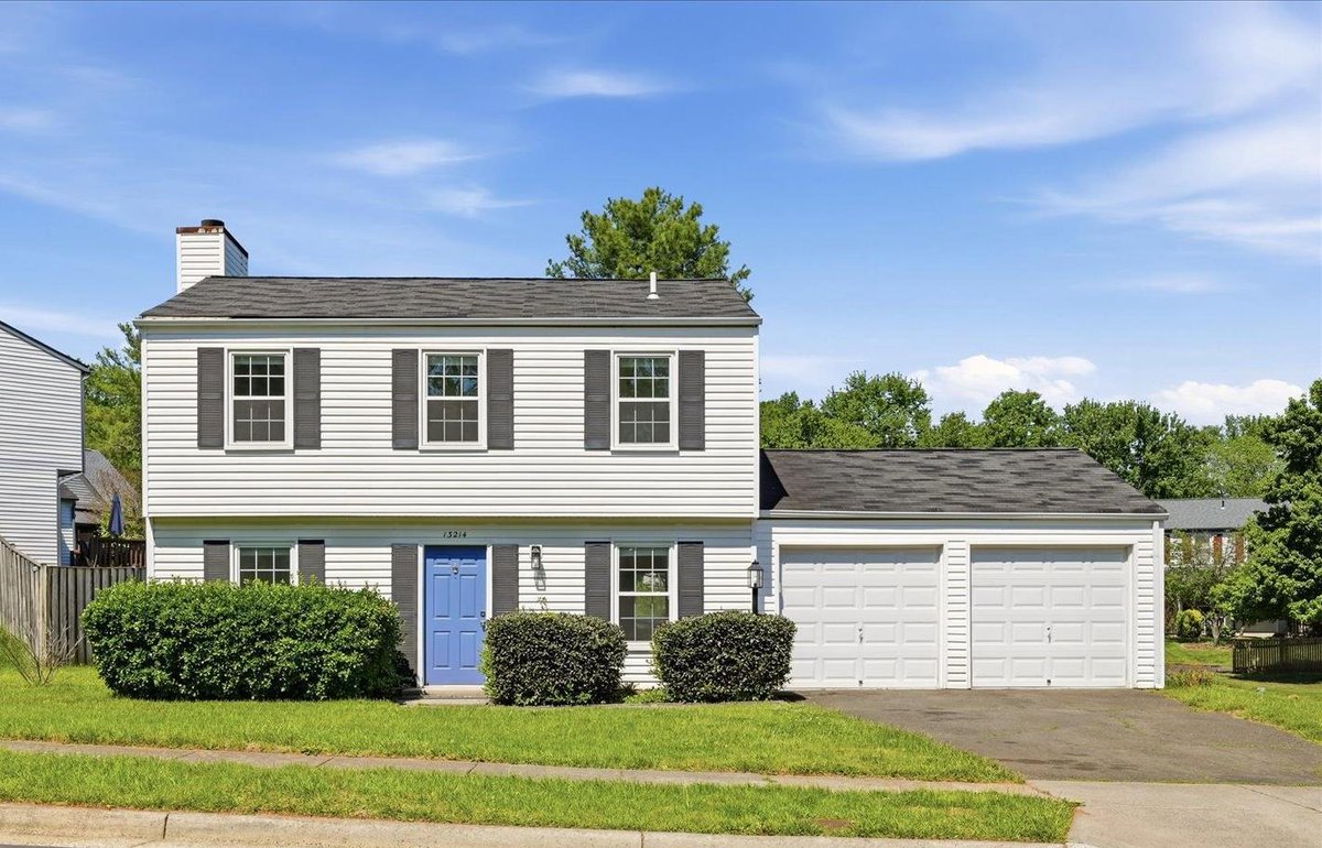 listingsnova's tweet photo. You know that feeling when your favorite coffee spot, parks, shopping, and commuter routes are all just minutes away... but home still feels peaceful at the end of the day? That’s the lifestyle this Fairfax rental offers. Curious? Call/text 571-462-2445 https://t.co/rtQilzu1jL