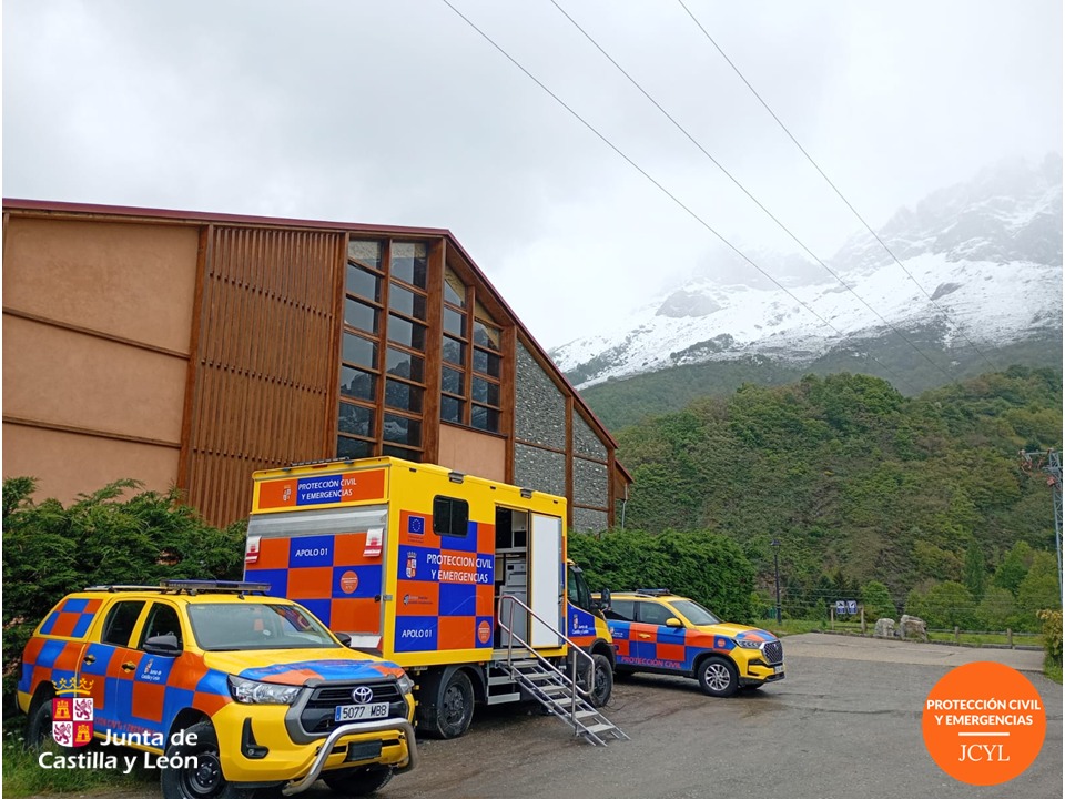 irenecortesc5's tweet photo. 🟧🟧🟧 Desde ayer por la tarde la Agencia de Protección Civil y Emergencias #APCE de la @jcyl mantiene activo un dispositivo de búsqueda y #rescate en
📍CANAL DE ANZON / MOENO (LE)
✅️VARON 61 DE HABLA INGLESA DESORIENTADO Y AGOTADO CON METEO ADVERSA. https://t.co/1X5AanJPQO