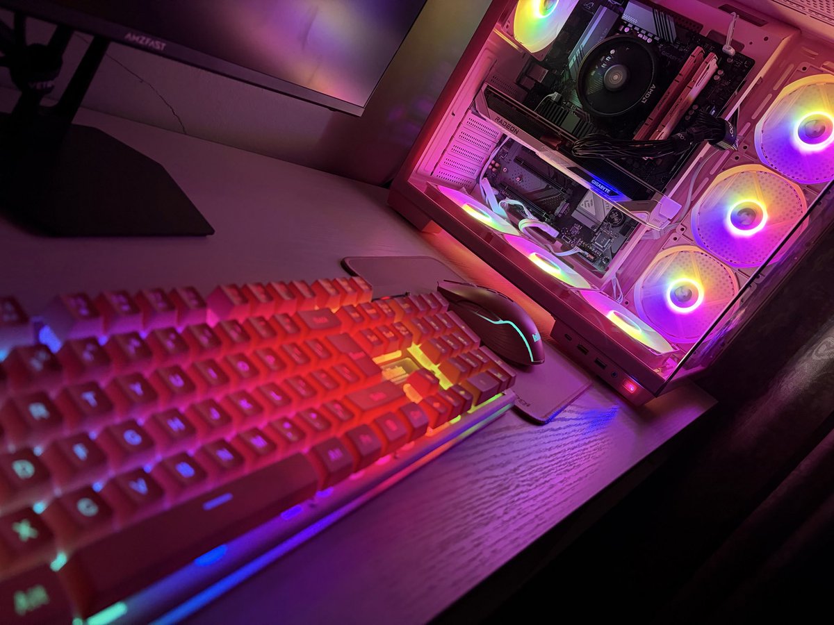 BealEngineering's tweet photo. She wanted pink for her 9th birthday.
So we built pink.

Every fan, every key, every cable.. together. AMD Ryzen, Radeon graphics, cat-ear headset, pink case with RGB fans. She picked it all.

Best build I’ve ever done. 💖 https://t.co/CcPhBZ17Vq